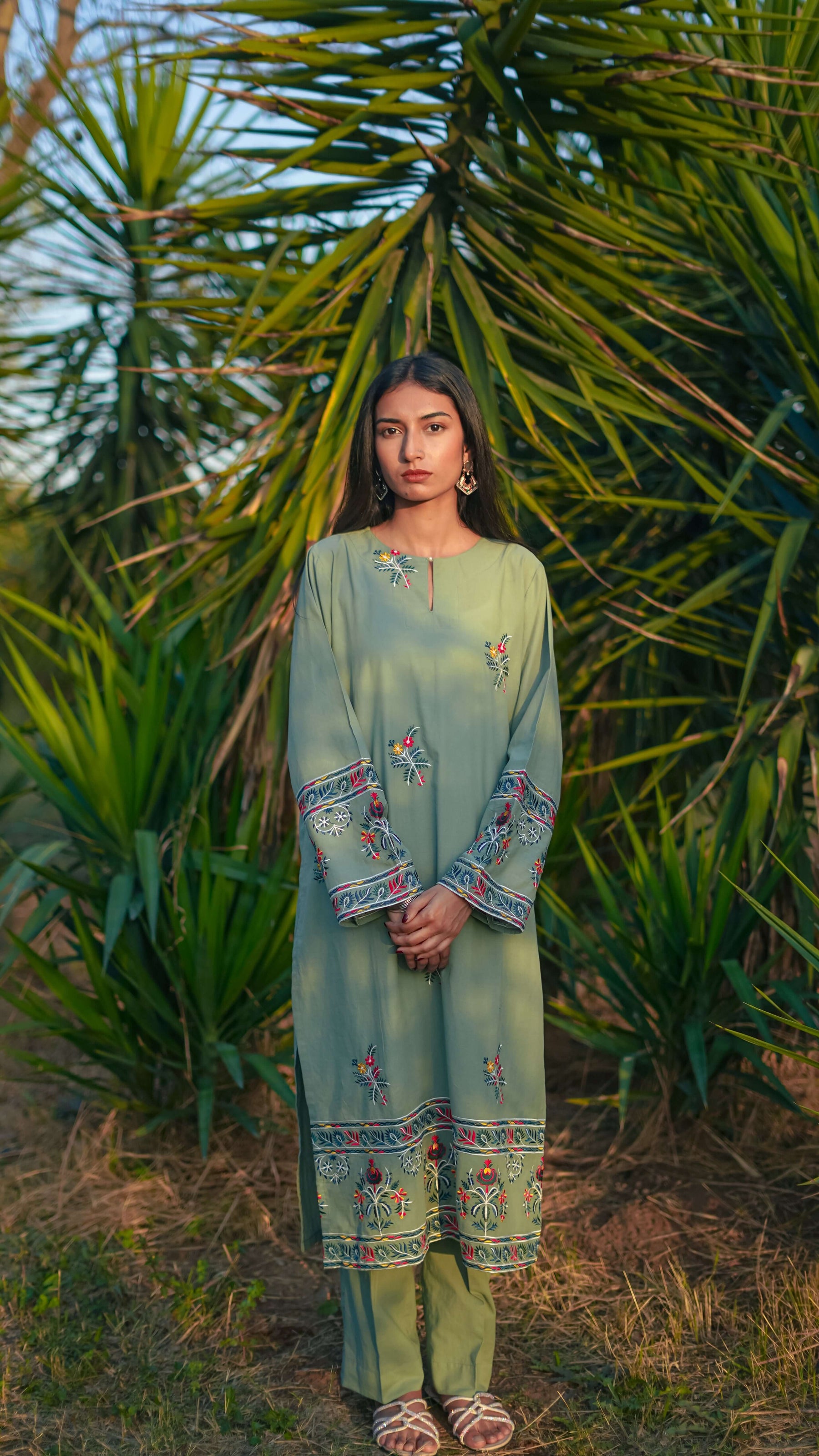 stitched 2-piece embroidered lawn suit for women – Zebtan Winter 2025