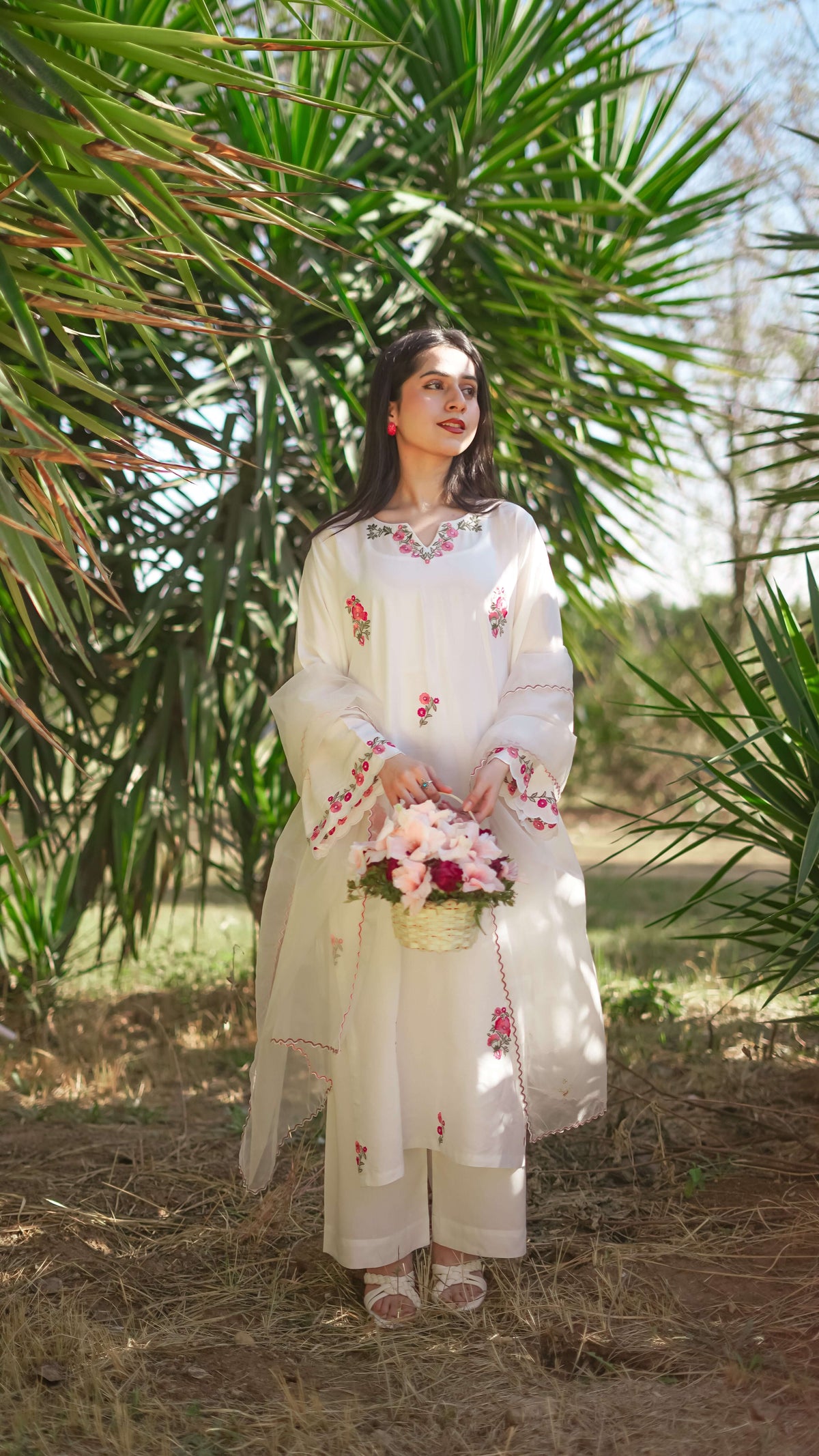 3 piece embroidered lawn suit Z-01
summer lawn suit for women 2025
stitched lawn suit with chiffon dupatta
